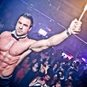 Gogo danseur soirée filles en discothèque Vesoul